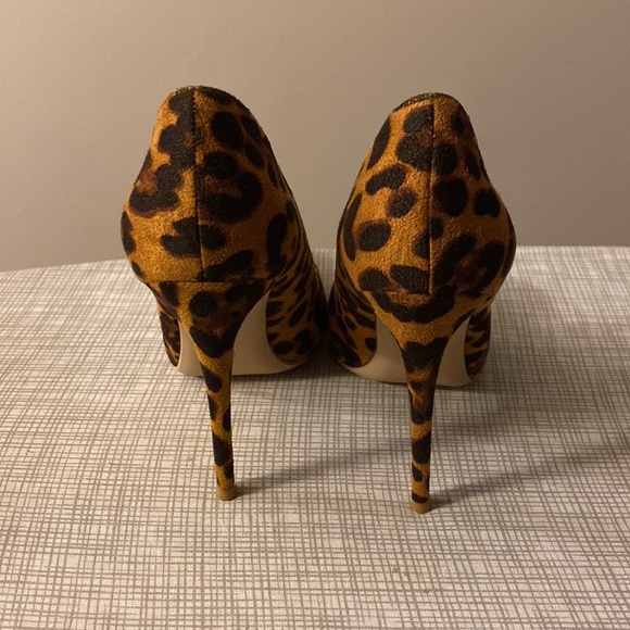 Elizabet Lang leopard pumps, size 9, brand new. With box - Picture 3 of 4